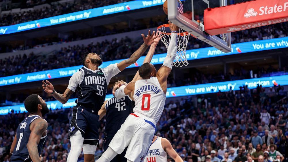 Clippers und Mavs lieferten sich einen packenden Kampf. © APA / TIM WARNER