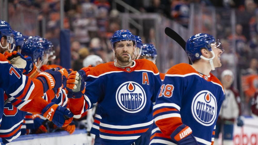 Leon Draisaitl (2.v.r.) führte die Oilers zum Sieg. © APA / CODIE MCLACHLAN
