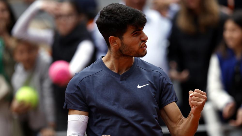 Spain's Carlos Alcaraz Storms into French Open Quarterfinals, Sets