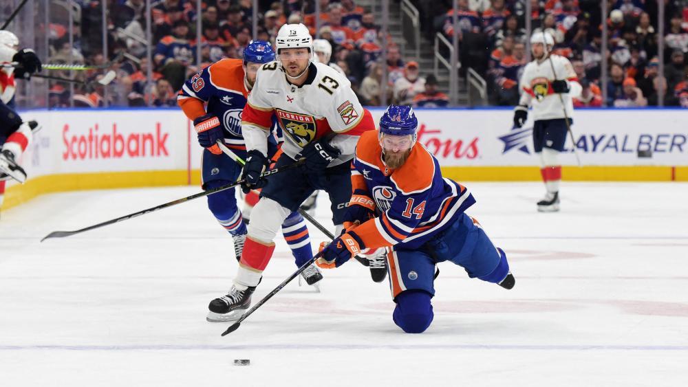 Mattias Eckholm und die Oilers kamen gegen Florida zu Fall. © APA / LEILA DEVLIN