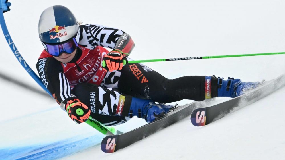 Alice Robinson führt nach dem ersten Durchgang knapp. © APA/afp / MARCO BERTORELLO