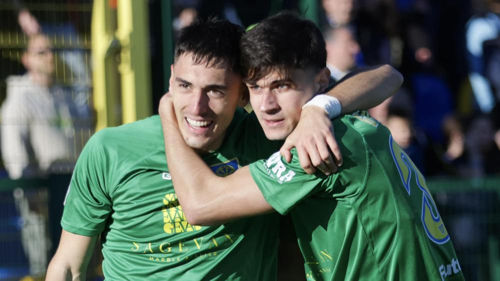 Emanuele Zuelli (links) traf für Carrarese ins Schwarze. © Carrarese Calcio