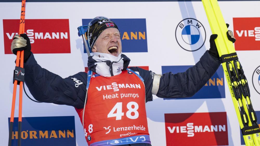 Johannes Thingnes Bø ist Sprint-Weltmeister. © ANSA / GIAN EHRENZELLER