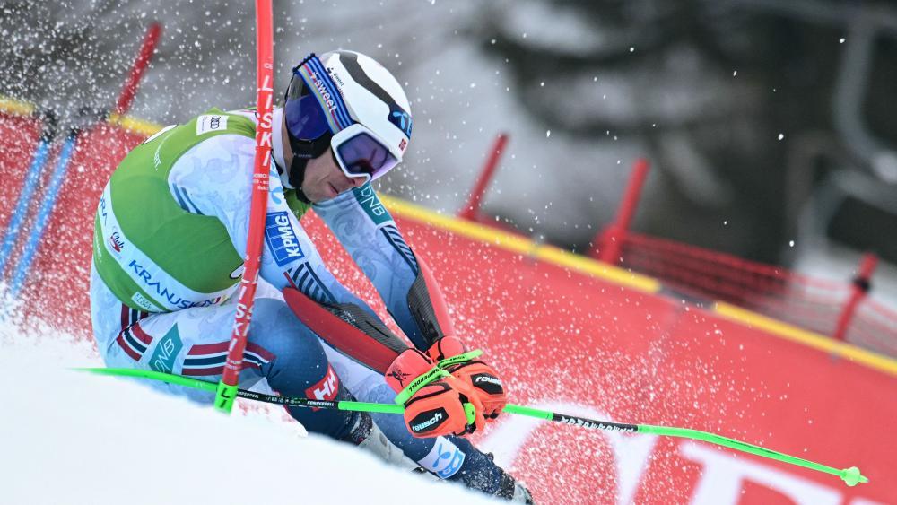 Henrik Kristoffersen liegt in Führung. © APA/afp / JURE MAKOVEC