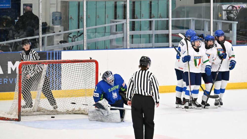 Les Azzurre ont célébré une victoire nette dès le départ. © Dean Woolley/IIHF