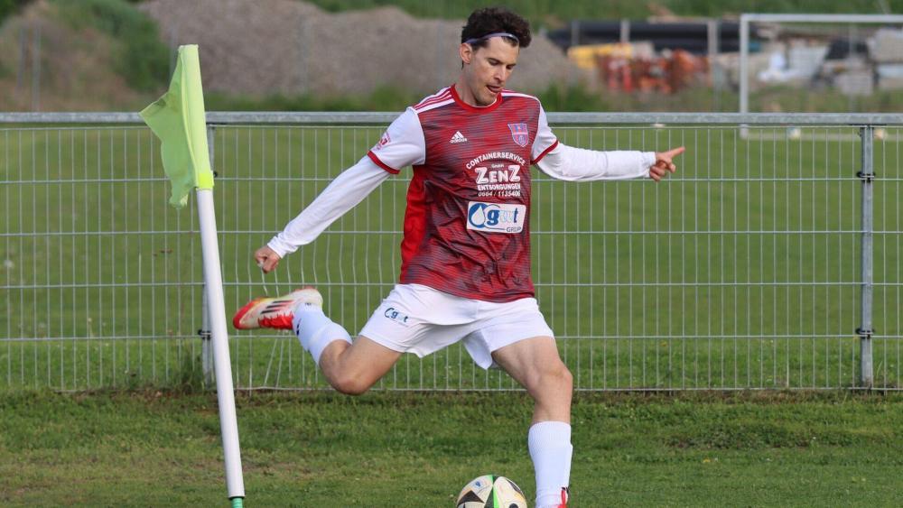 Der-Tennis-Star-der-auf-den-Bolzpl-tzen-kickt