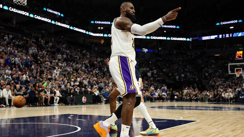 LeBron James steht mit den Lakers vor dem Aus. © APA / DAVID BERDING
