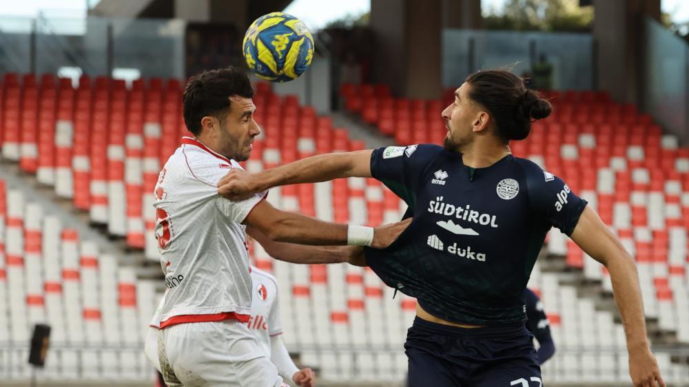 Wenn der FCS (hier mit Silvio Merkaj) auf Bari trifft, geht es immer heiß zur Sache.