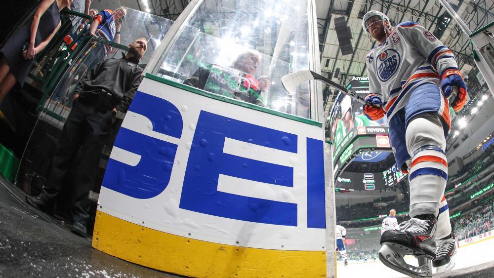 Mit-viel-Spektakel-Oilers-marschieren-ins-NHL-Finale