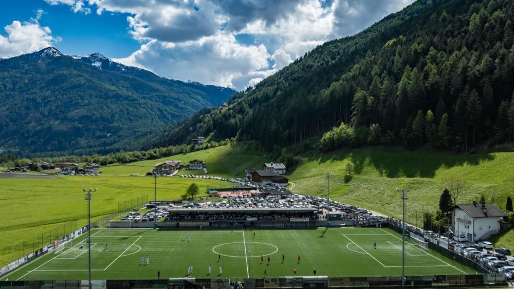 Der Kunstrasenplatz in St. Johann ist die Heimat des SSV Ahrntal. © Christian Rieder/SSV Ahrntal