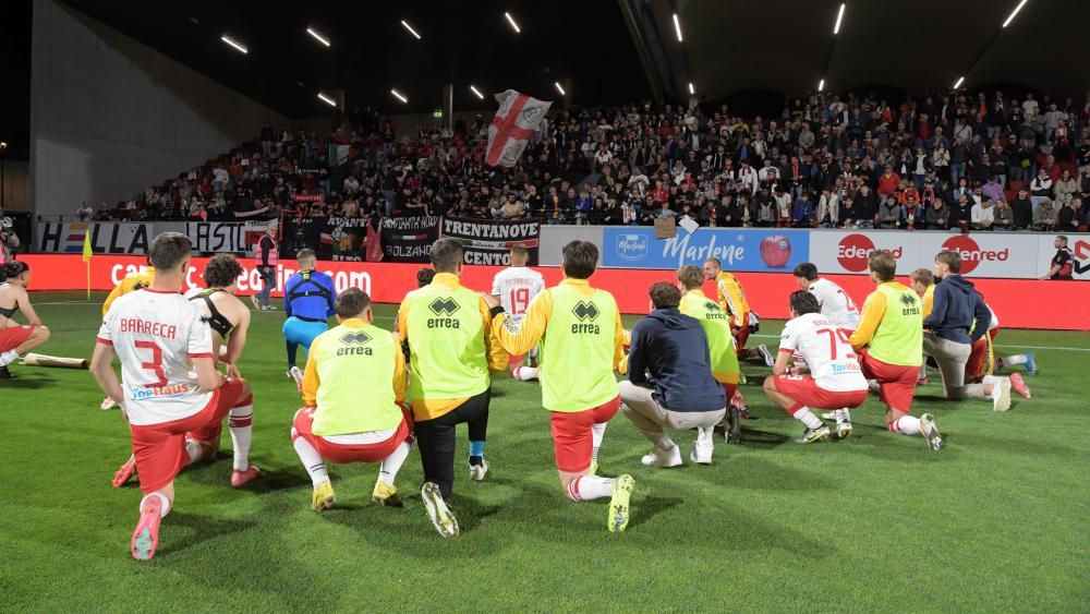 Die FCS-Spieler vor ihren Fans. © DLife