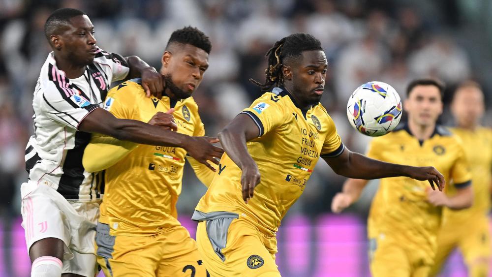 The Udinese players around Oumar Solet (with the ball) have new owners. © ANSA / Alessandro Di Marco