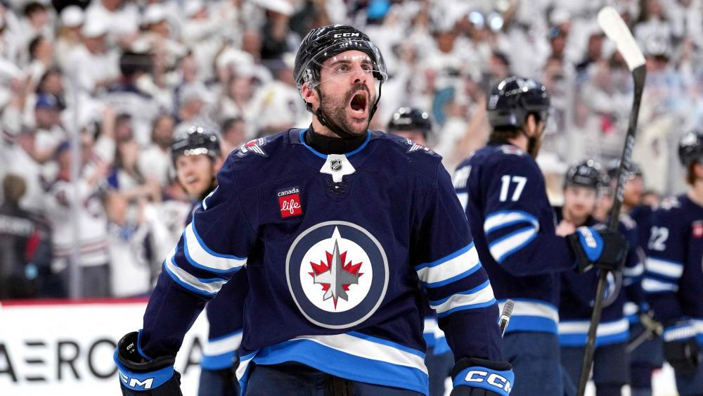 Dylan DeMelo jubelte für die Winnipeg Jets. © APA / CAMERON BARTLETT