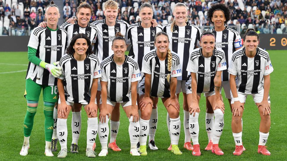 Eva Schatzer (vorne erste von links) ist mit Juventus Women italienischer Meister. © ANSA / ALESSANDRO DI MARCO
