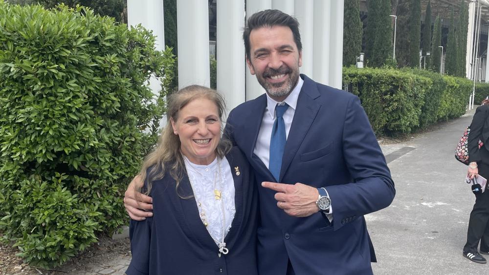 Gerda Weißensteiner gemeinsam mit Gianluigi Buffon.