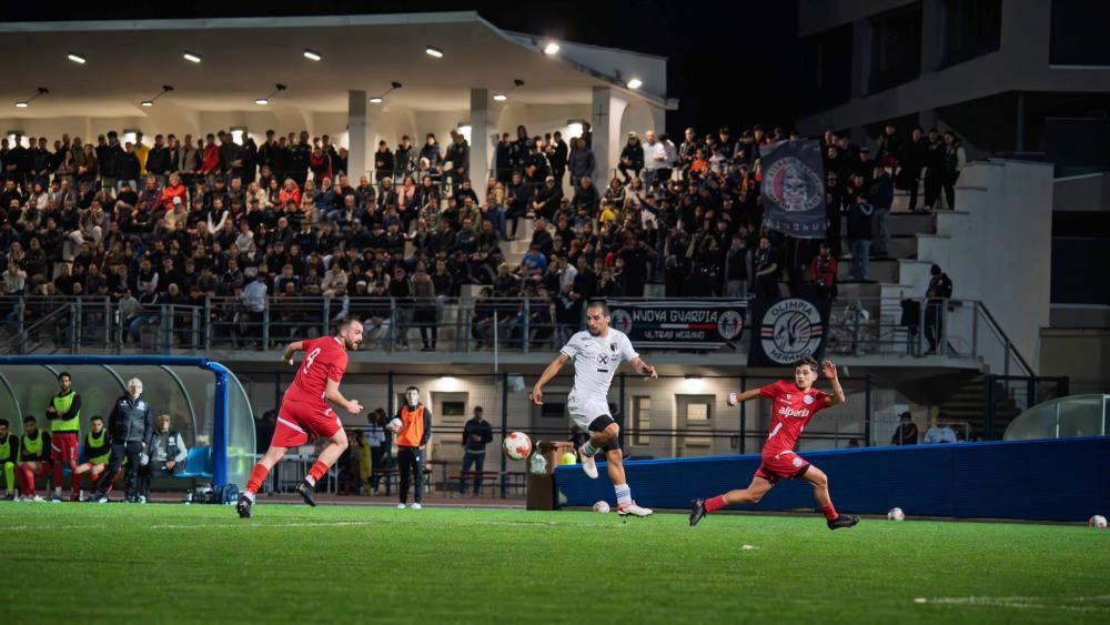 Im Halbfinale trafen Obermais und Olimpia Meran im Combi-Stadion aufeinander. Auch im Finale wird dort gespielt.