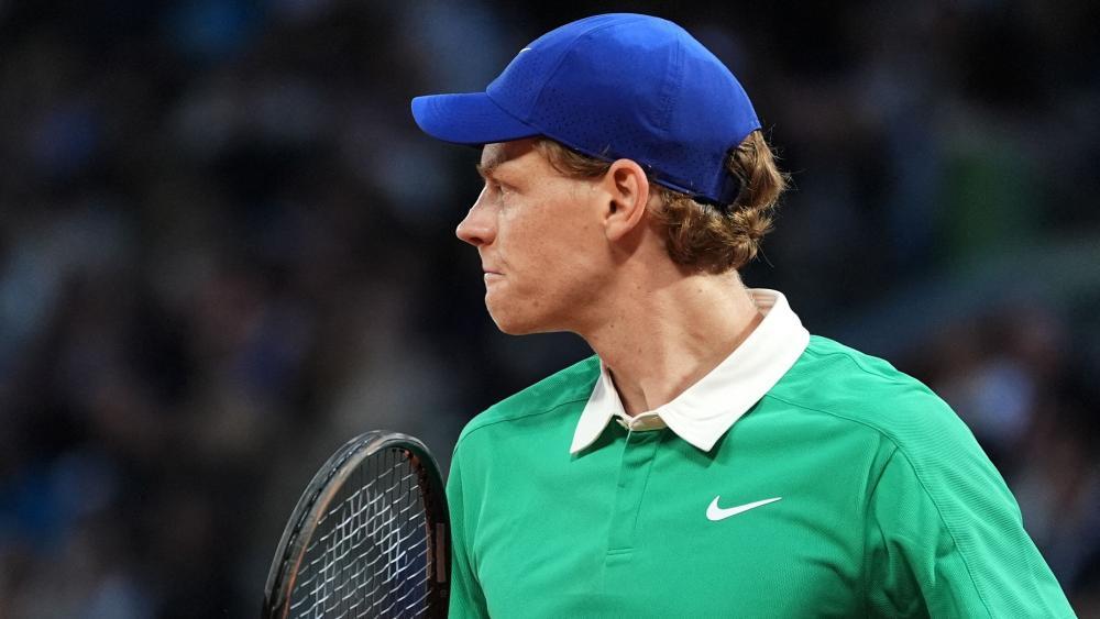 Jannik Sinner hat einen souveränen Sieg gefeiert. © APA/afp / DIMITAR DILKOFF