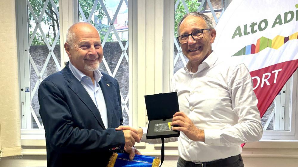 Marco Bolzonello mit Armin Hölzl.