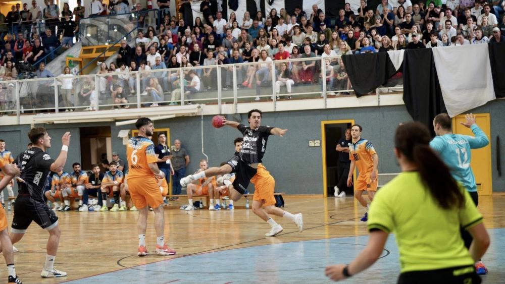 Meran (in schwarz) will ins Finale. © Handball Meran Alperia
