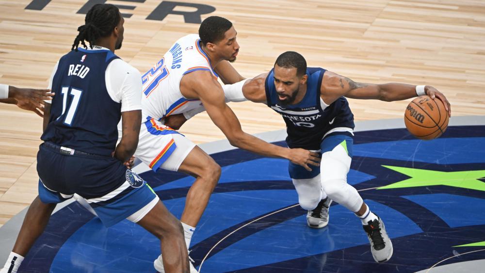 Mike Conley (r.) hat mit den Timberwolves einen eindrucksvollen Sieg eingefahren. © ANSA / CRAIG LASSIG