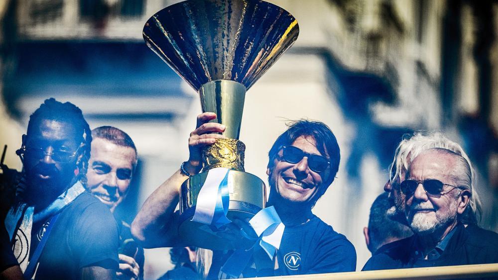 Napoli-Meistertrainer Antonio Conte könnte sich schon wieder aus der Vesuvstadt verabschieden. © ANSA / 111