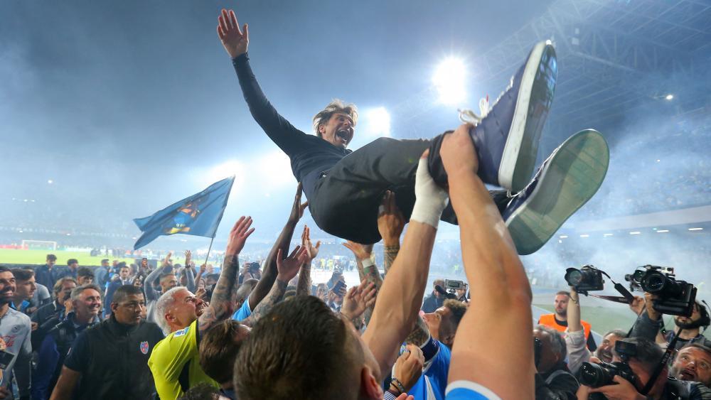 Napoli mit Trainer Antonio Conte. © APA/afp / CARLO HERMANN