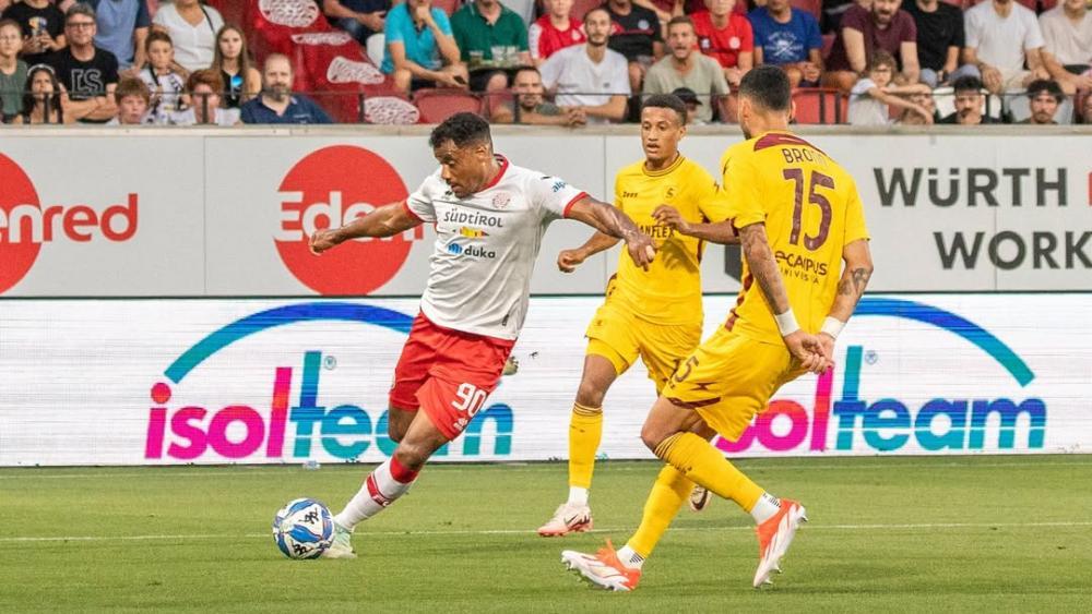 Raphael Odogwu (links) in Aktion. © FC Südtirol/Instagram