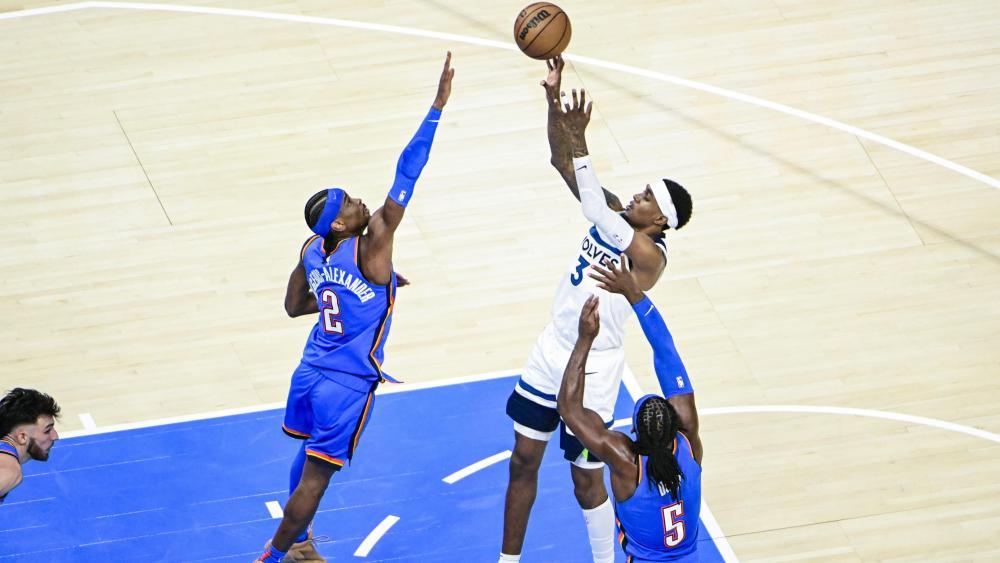 Shai Gilgeous-Alexander führte Oklahoma City zum nächsten Playoff-Sieg. © ANSA / GERALD LEONG