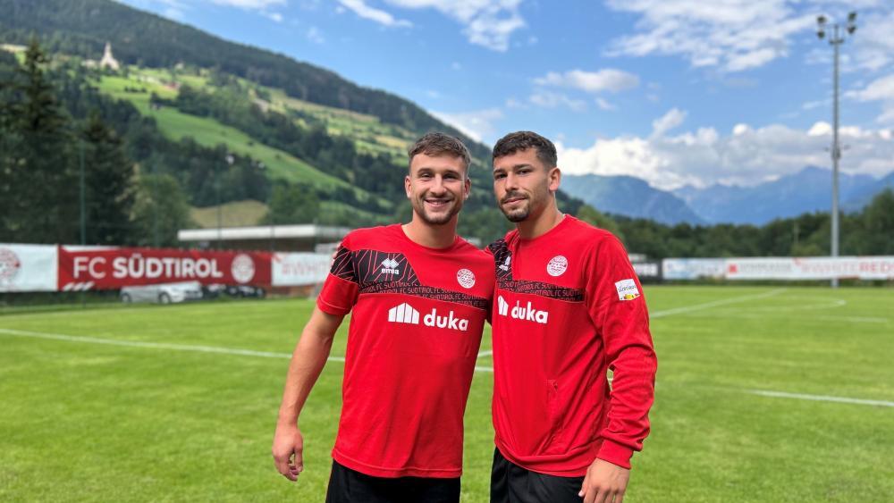 Simone Davi (links) ist beim FC Südtirol gesetzt, daneben sein jüngerer Bruder Federico.