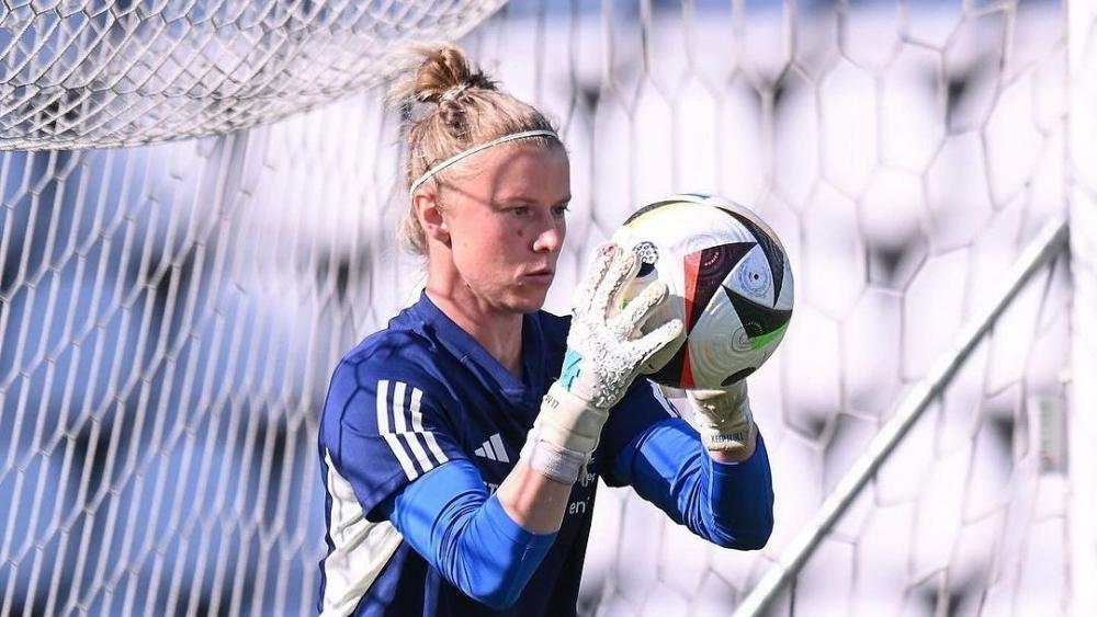 Südtirols beste Torhüterin, Katja Schroffenegger, ist zurück.