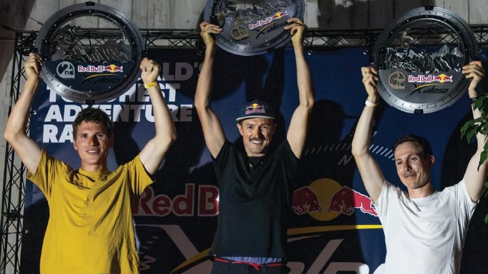 Aaron Durogati (center) at the finish line of his dreams. © Red Bull X-Alps / Social Media