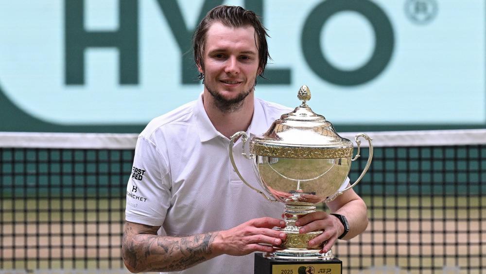 Alexander Bublik hat ATP-Turnier in Halle gewonnen. © APA/afp / CARMEN JASPERSEN