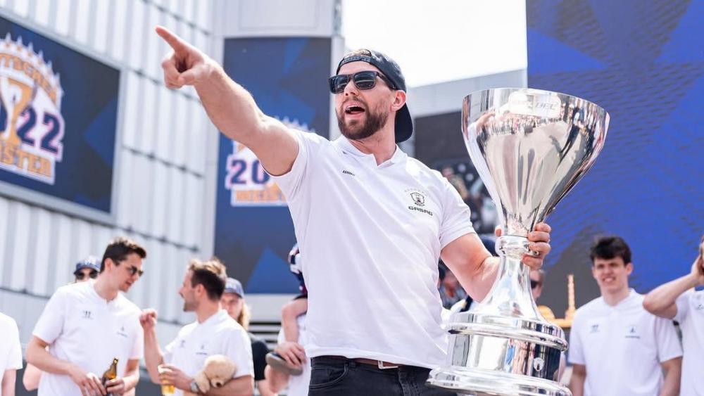 Wettr-sten-in-der-ICE-Ein-Transfer-Hit-jagt-den-n-chsten