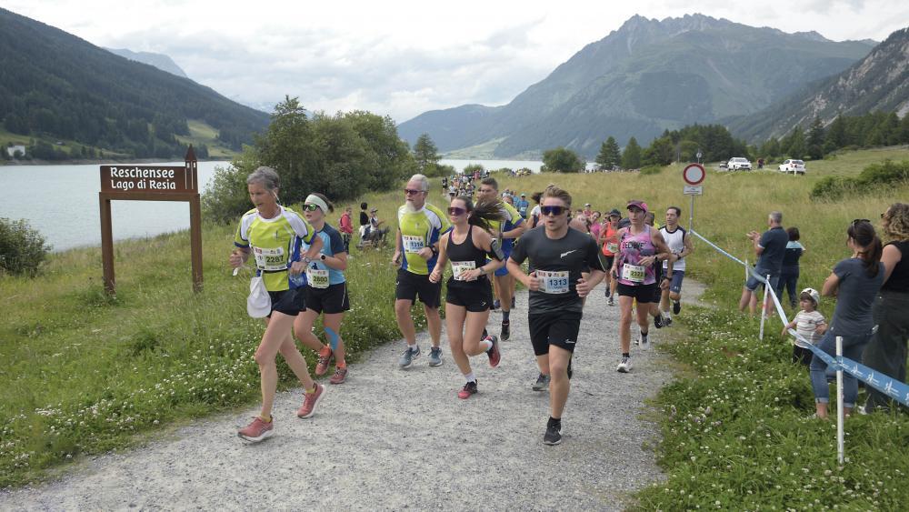 Der Reschenseelauf zieht wieder Tausende Läufer in den äußersten Nord-Westen Südtirols. © Newspower.it