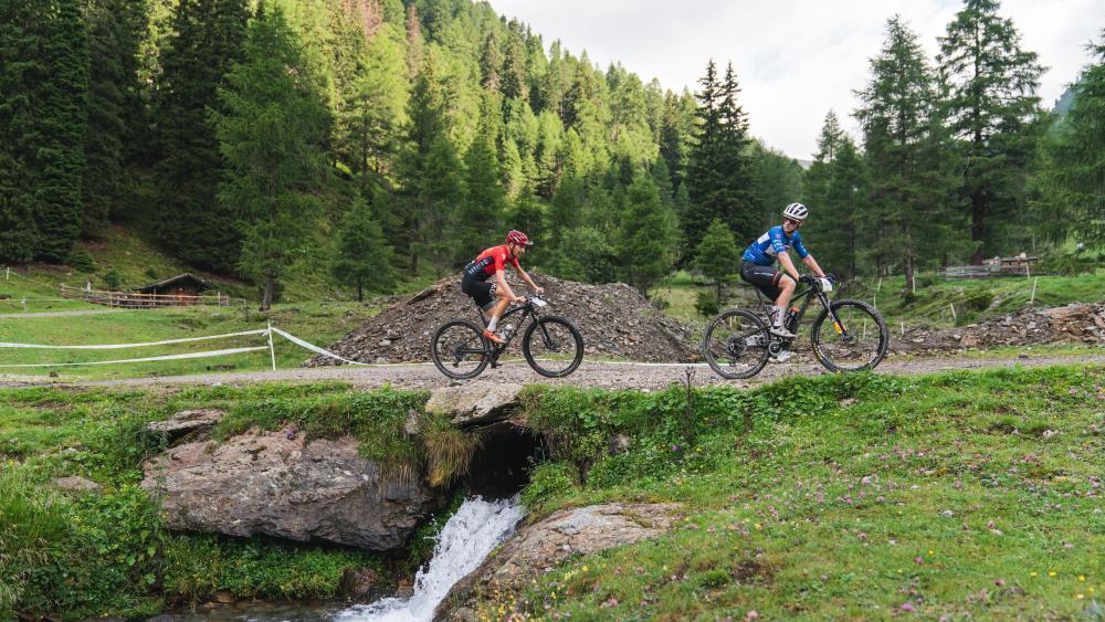 Der-S-dtirol-Dolomiti-Superbike-r-ckt-n-her