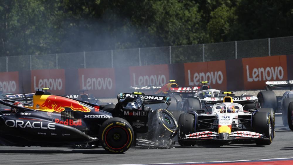 In der Startphase kam es zu einem Crash. © APA / ERWIN SCHERIAU