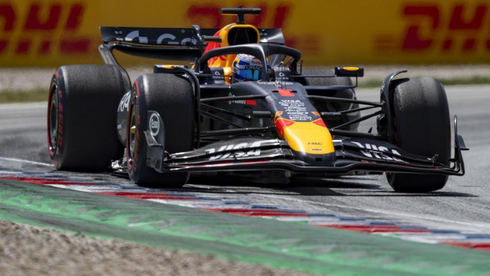 Max Verstappen bekommt nach dem Rennen in Barcelona sein Fett weg. © ANSA / SIu WU