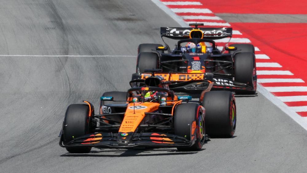 McLaren-triumphiert-Verstappen-kassiert-empfindliche-Strafe