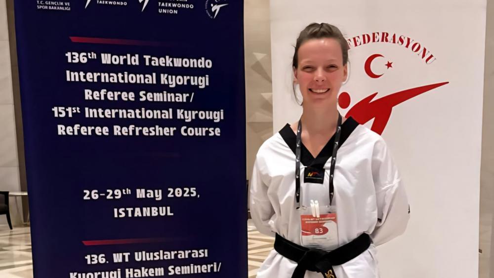 Sigune Stockner beams into the camera. © Zadra Fighting
