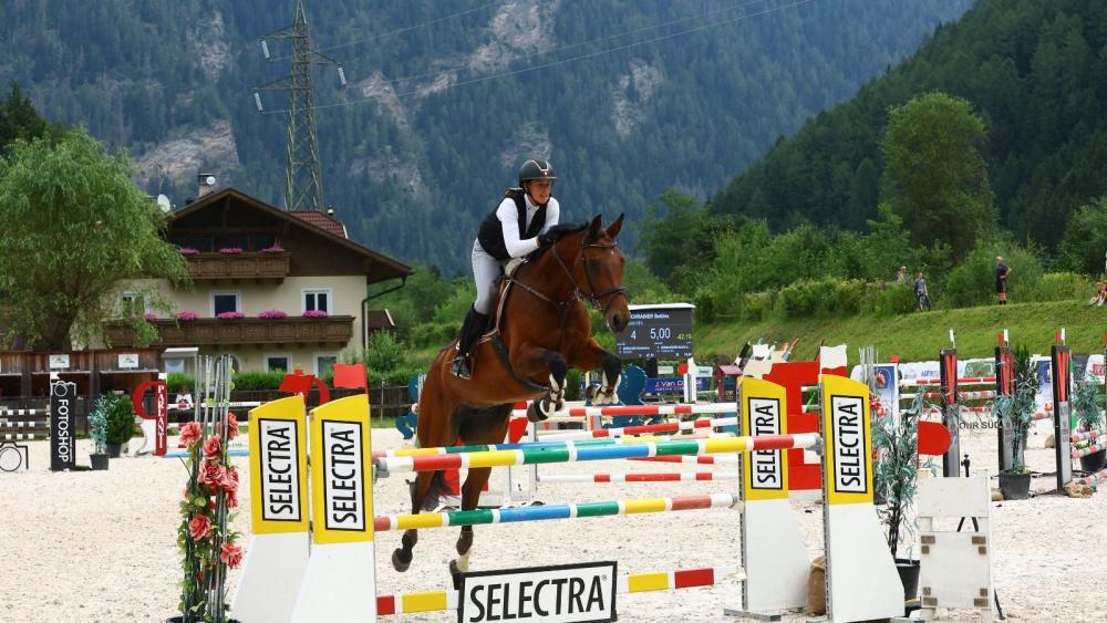 Reitsporttage-Wiesen-setzen-neue-Ma-st-be