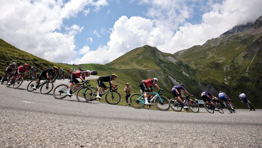 L'étape alpine d'aujourd'hui a dû être modifiée au pied levé. © ANSA / CHRISTOPHE PETIT TESSON