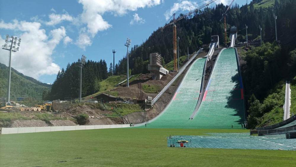 Die-Einweihung-der-Olympia-Schanze-in-Predazzo