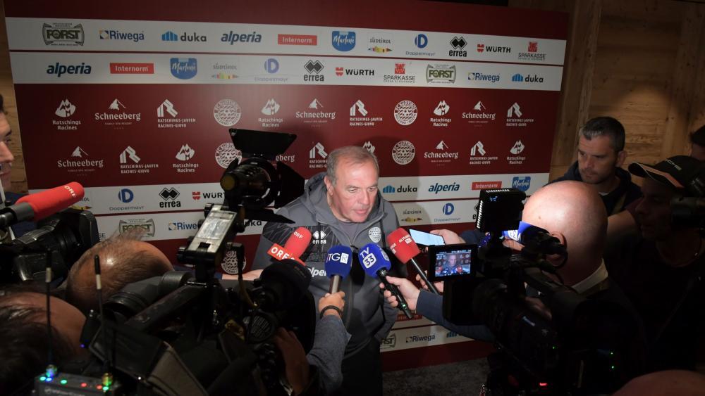 Fabrizio Castori answered questions from the media. © DLife