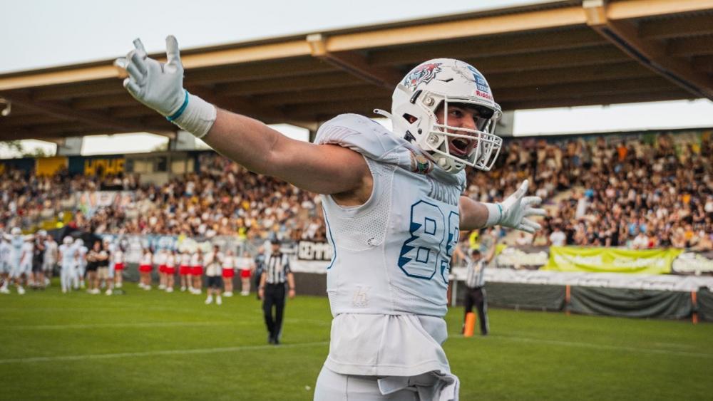 Felix Marx celebrates after a WU touchdown. © Lukas Zottl