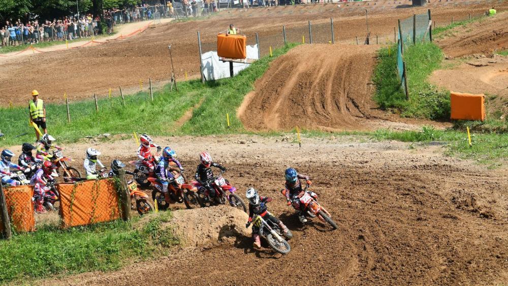 Starke-S-dtiroler-Motocross-Leistungen