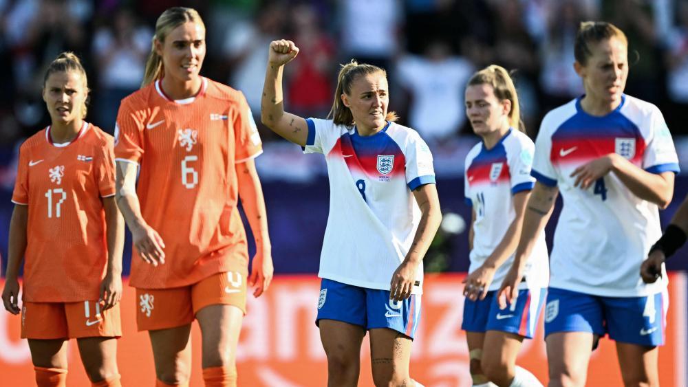 Jubelnde Engländerinnen, enttäuschte Niederländerinnen: Das Duell war eine klare Sache. © APA/afp / FABRICE COFFRINI