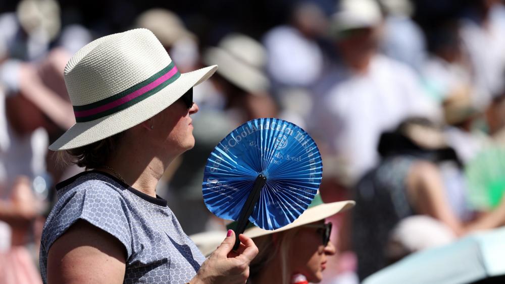 Fans-leiden-Extreme-Hitze-in-Wimbledon