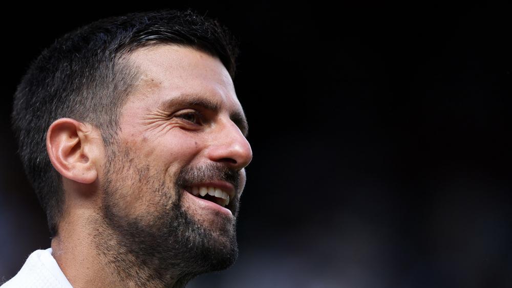 Novak Djokovic landete einen Rekordsieg. © APA/afp / ADRIAN DENNIS