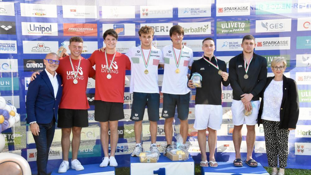 Award ceremony in synchronized diving from the tower: Simone Conte and Riccardo Giovannini stood at the top of the podium.