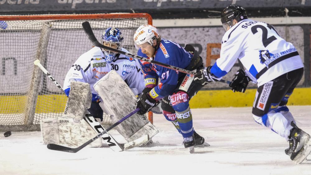 Broncos-setzen-im-Tor-auf-einen-R-ckkehrer